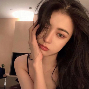 美女扒开胸罩👙给男生吃白头
